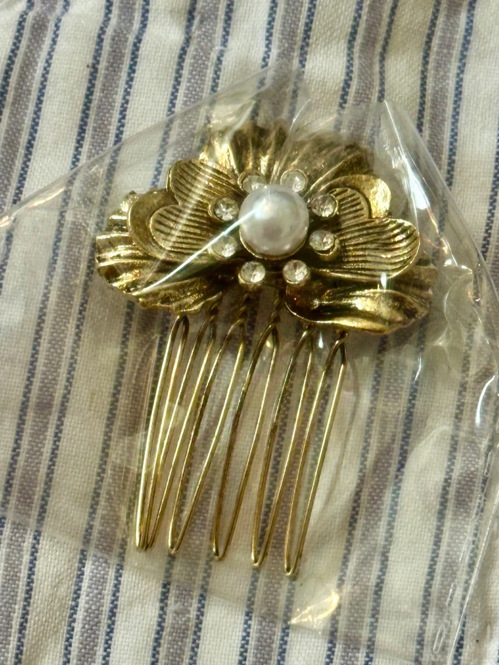 Floral Hair Comb Flower Clear Stones white bead, gold tone, small vintage style